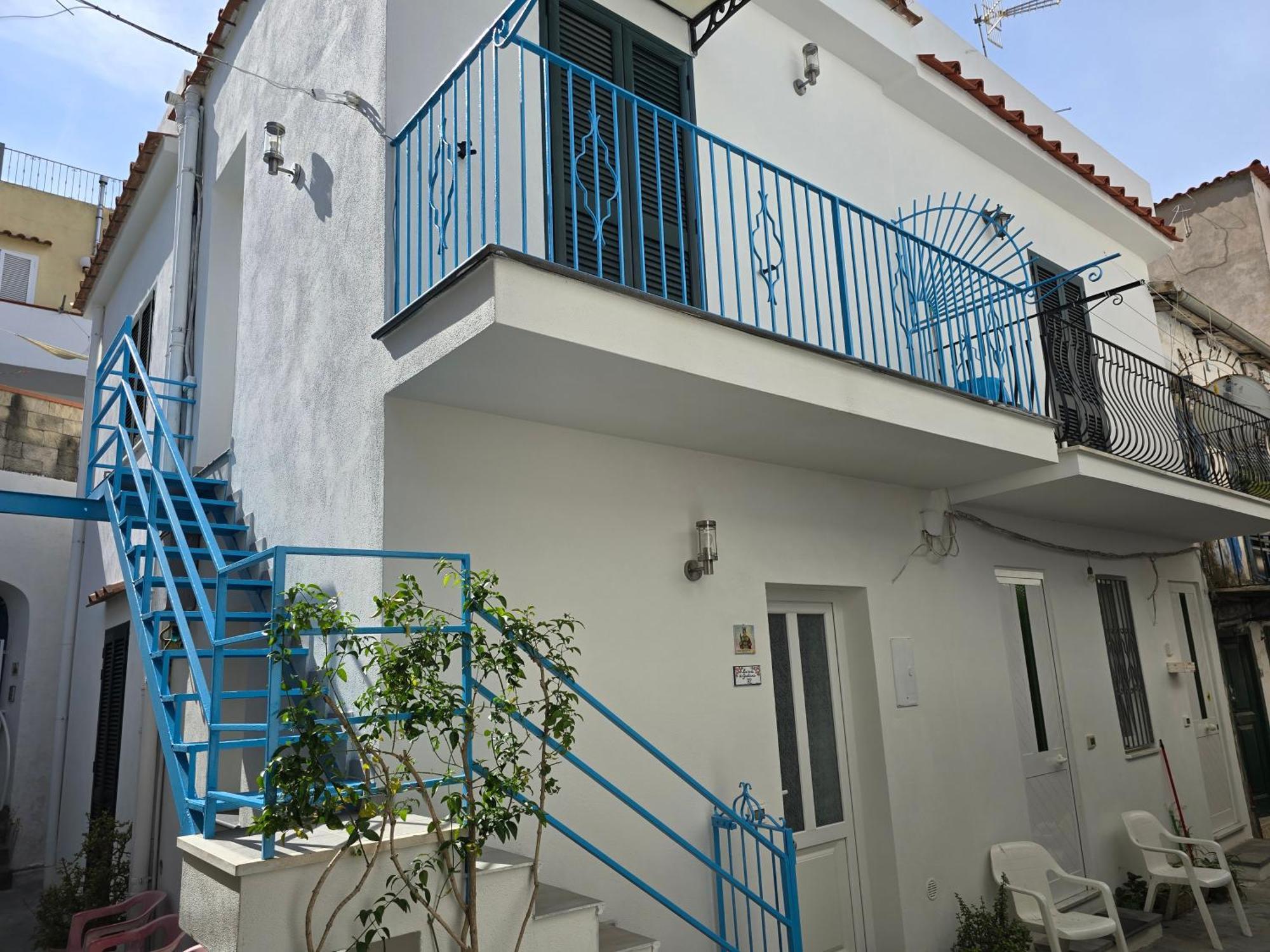 La Casa Di Giuliana Primo Piano Con Balcone Ischia